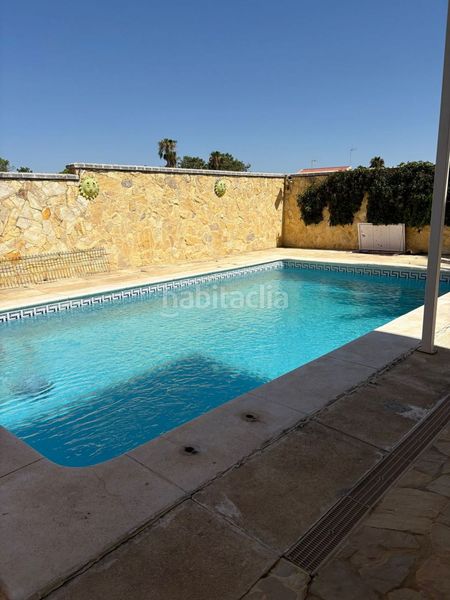 Foto 01638f68-ca00-491d-a423-b889b868b837. Xalet amb piscina a Lepe