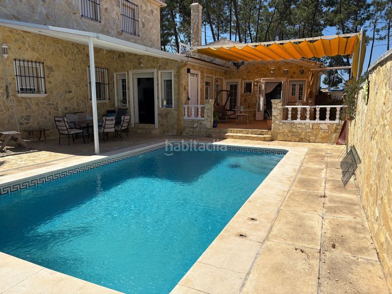 Foto 8d85b35d-2ba8-4ae8-9dca-2ca47b63e600. Xalet amb piscina a Lepe