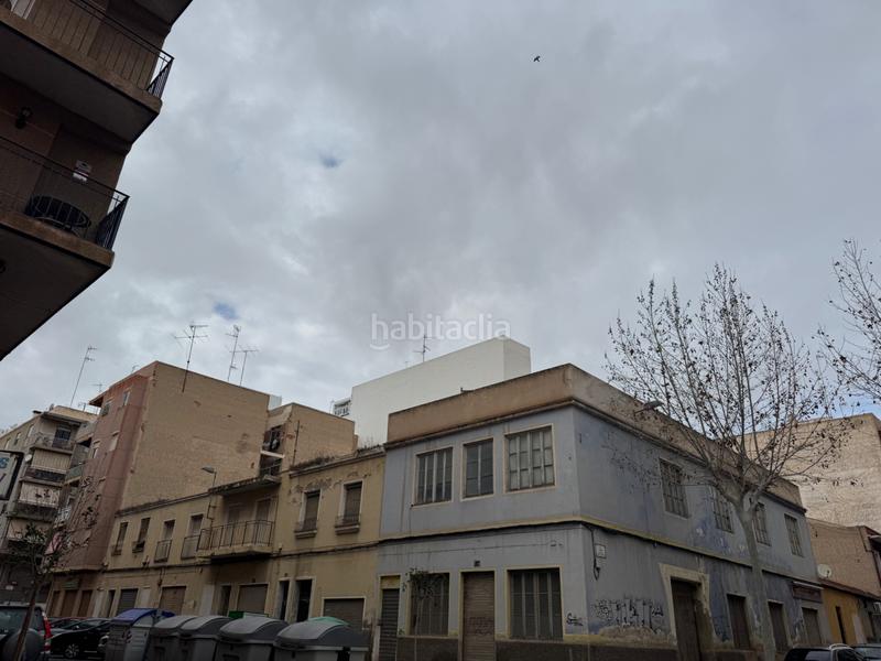 Foto 4e82f528-e57d-4123-95dd-668d8d60cf63. Terreno residencial solar de esquina, muy amplio en Elche / Elx