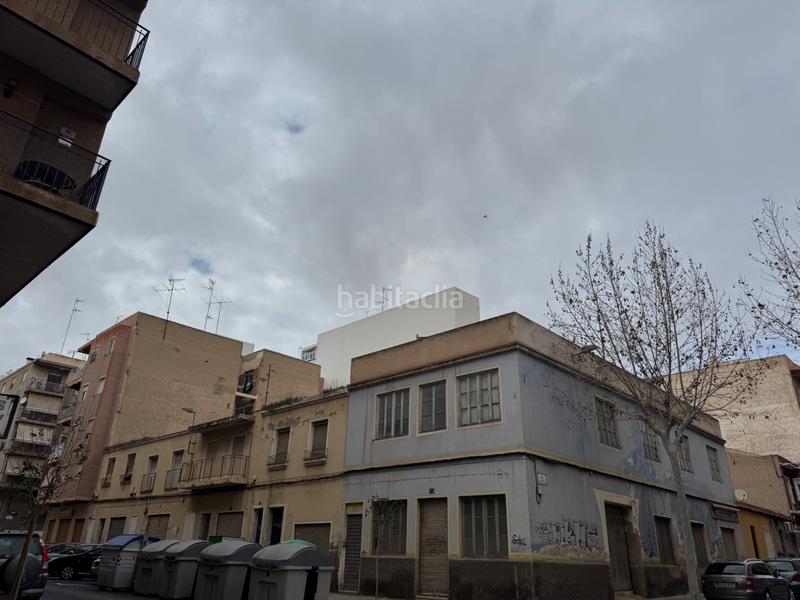 Foto 4f94ee5a-3eec-481c-94f4-106796d5b3f1. Terreno residencial solar de esquina, muy amplio en Elche / Elx