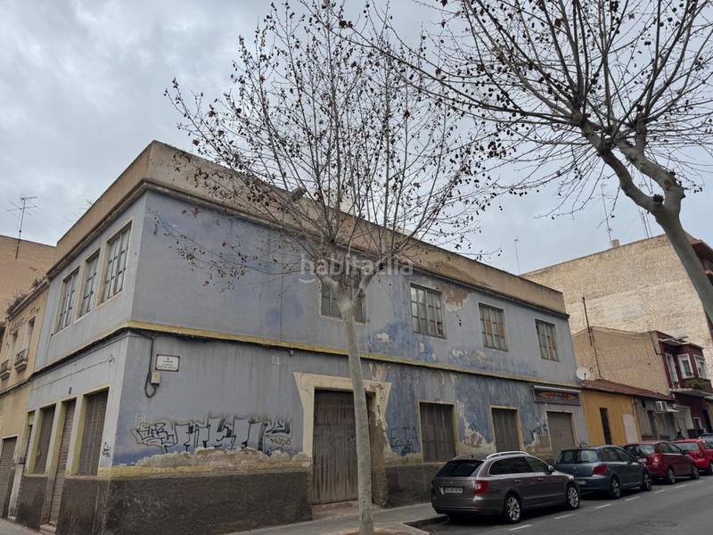 Foto b7febf90-0c0f-4a1d-8391-b2a200b35960. Terreno residencial solar de esquina, muy amplio en Elche / Elx