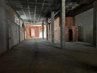 Local Comercial en Avinguda alcoi 133. ?? �gran visibilidad! local comercial de esquina en bruto en cal