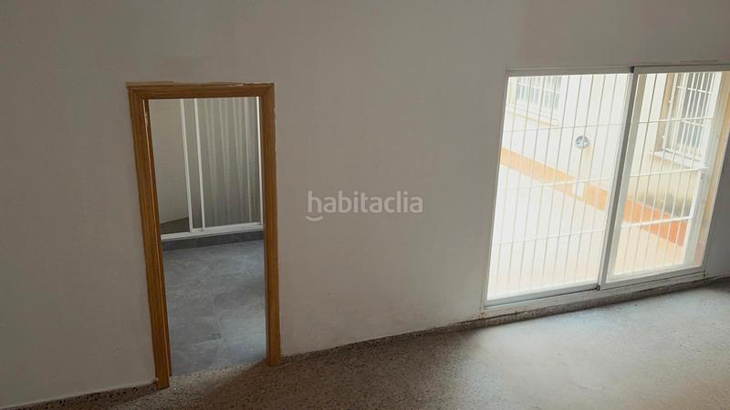 Foto dc18f107-7671-437c-a0d5-5bd351bcaf4b. Local comercial en avinguda d'elx 18 gran local en Agost