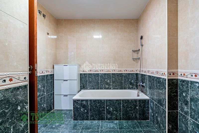 Foto 4feac899-7b1d-4981-bd8e-4ecdc05b5c75. Piso  en venta en el ejido en Pabellón - Estación - El Corte Inglés Ejido (El)
