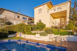 Xalet a Can canyameres 7. Casa con piscina en can canyameres
