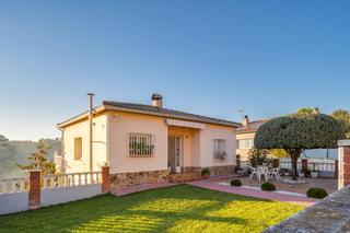 Chalet in Can canyameres 7. Casa con piscina en can canyameres