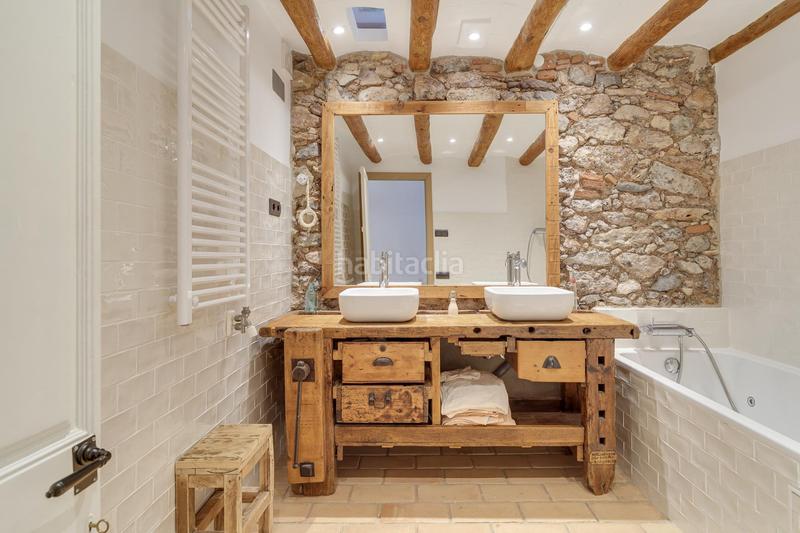 Foto 4eefb861-7a9b-4639-b746-c7b231184f11. Chalet espectacular casa reformada en el centro de castellar en Castellar del Vallès
