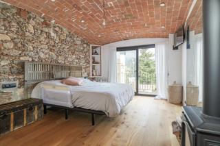Chalet in Emili carles-tolrà 21. Espectacular casa reformada en el centro de castellar