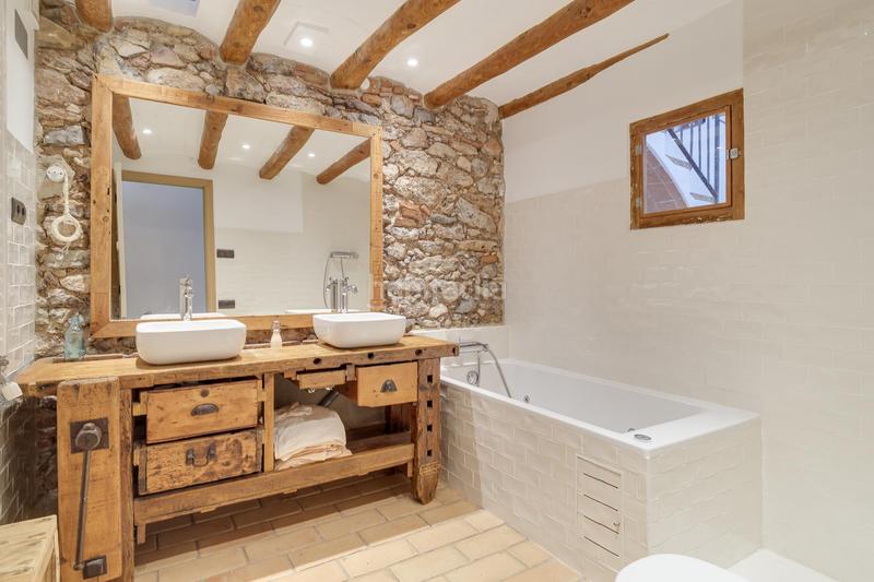 Foto a267e7c4-242b-44f2-ad17-a03a5aaaaf6e. Chalet espectacular casa reformada en el centro de castellar en Castellar del Vallès
