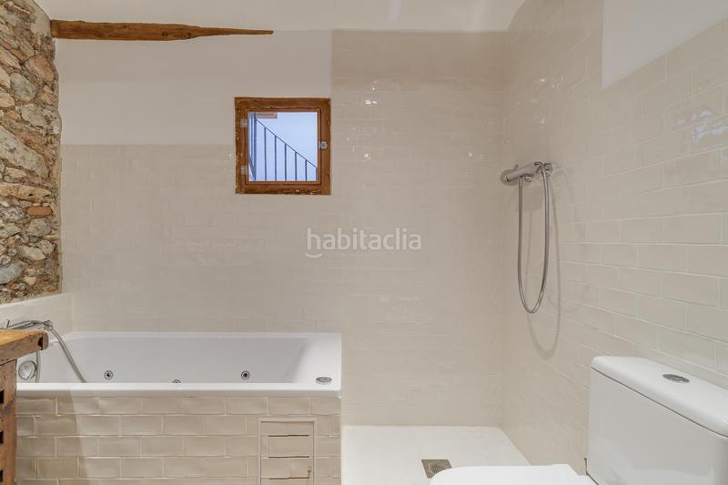 Foto ee90ee67-cd81-46ff-b440-fa1b4f26d471. Chalet espectacular casa reformada en el centro de castellar en Castellar del Vallès