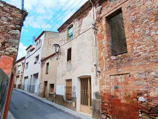 Casa adossada a Sant antoni 27. Casa de pueblo a reformar en el centro de sentmenat