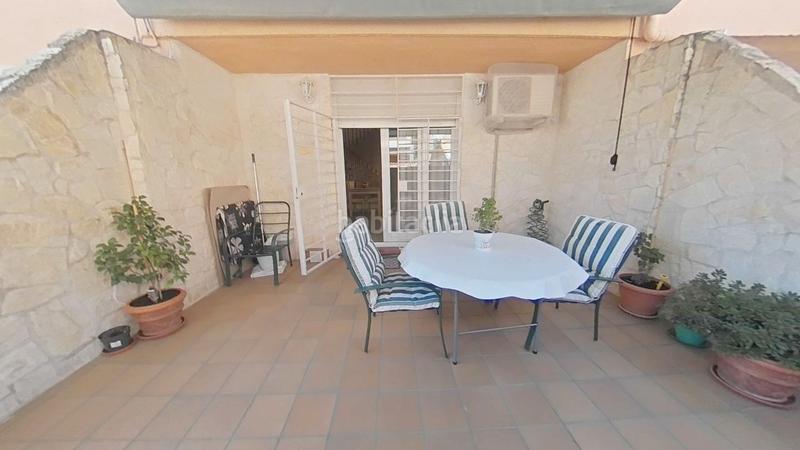 Foto 0c5c9daa-4d55-48ff-a2e7-6a28b030fe1c. Casa adossada amb calefacció piscina a Perales del Río Getafe