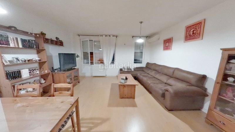 Foto 720504bb-93e2-486d-bc70-a285b63536ea. Pis amb calefacció aparcament a Los Rosales Madrid