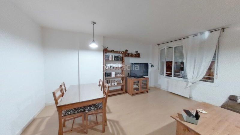 Foto b313dcd3-cbf0-4ae2-8741-196154e4c9c8. Pis amb calefacció aparcament a Los Rosales Madrid