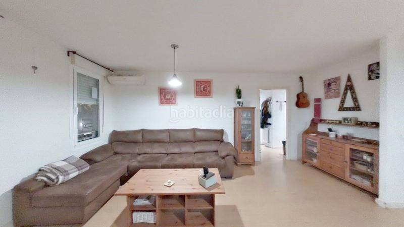 Foto f47fbfe6-f199-4039-a241-9760b348cdba. Pis amb calefacció aparcament a Los Rosales Madrid