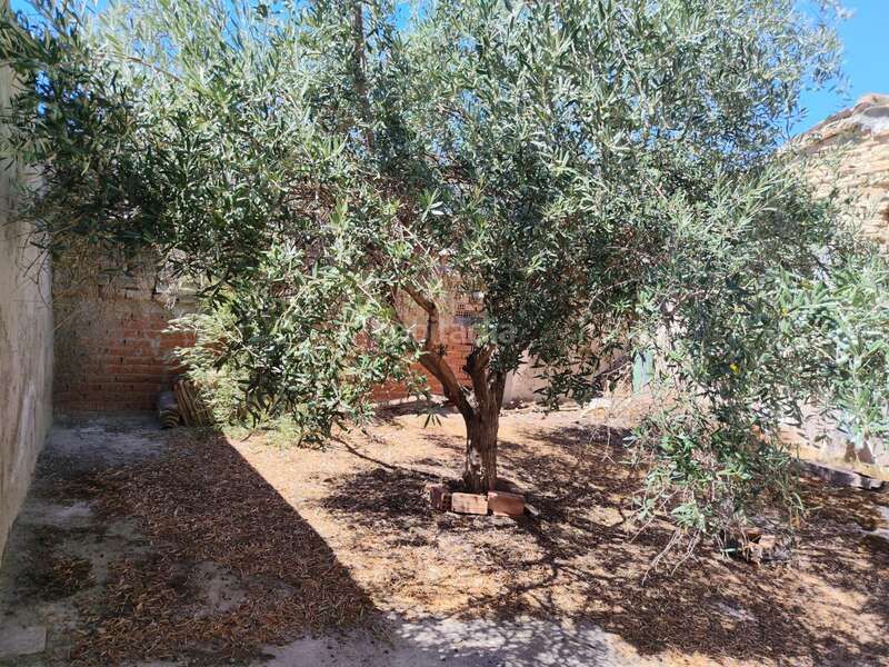 Foto a4c369d2-e4b4-4c3d-ab2c-5b4d4f0529fc. Casa  en la mata, toledo. en Mata (La)
