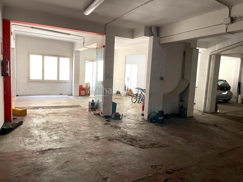 Foto f7210102-b219-4588-a8d5-79cc1c7a9cb1. Rent business premise in avinguda dels quinze 31 in Barcelona