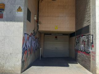 Aparcament cotxe a Carrer de costa i cuxart 27