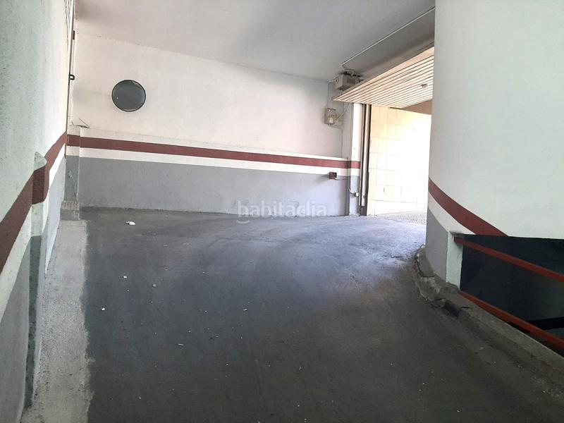 Foto a7ea9e75-1dcb-4ef4-9e38-622a18b2cdb7. Parking voiture dans carrer de costa i cuxart 27 dans Barcelona