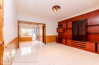Rez-de-chaussée  Carrer dantoninus pius. Planta baja con patio y sala anexa con chimenea en terrassa