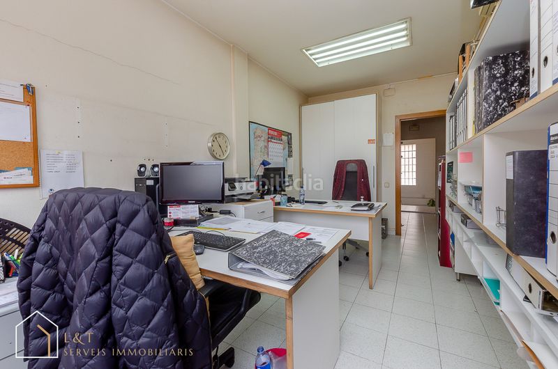 Foto f82513de-9fd0-4968-9445-210b7ecb6d6f. Edificio en La Teixonera Barcelona