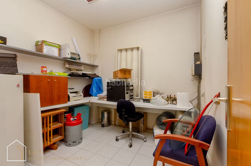 Foto fd47d04c-7195-405c-bef6-575660d0d4a5. Edificio en La Teixonera Barcelona