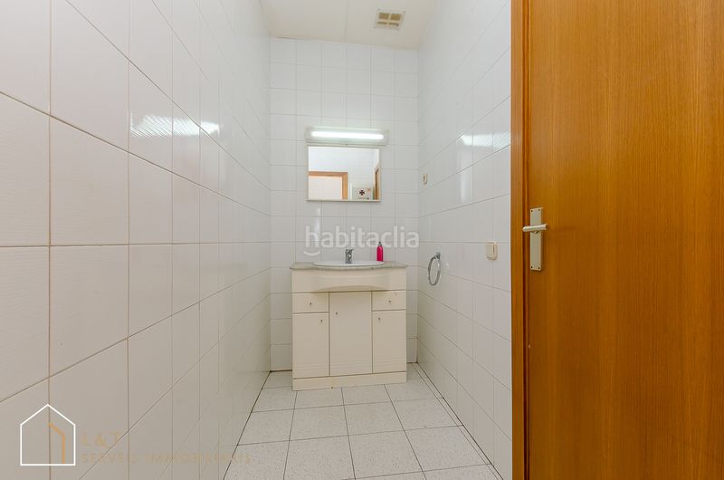 Foto ab2dd640-5221-4aed-a18b-dd3fff2a8832. Edifici a La Teixonera Barcelona