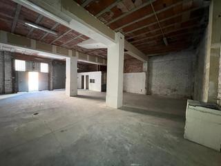 Local commercial  Carrer de sudanell. Se venden dos locales.