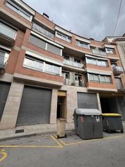 Local commercial  Carrer maternitat d'elna. Local comercial en venta en manresa