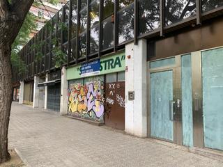 Business premise in La Nova Esquerra de l´Eixample. Local en venta en les corts