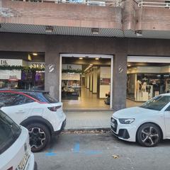 Local commercial à Passeig de pere iii 54. Local comercial en venta en manresa