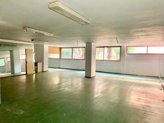 Business premise  Carrer de freixa. Local en venta en barcelona