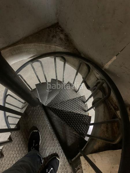 Foto 0b10b7ea-f4cc-46b1-a98b-a12d1bb1a957. Parking voiture dans la rambla 88 dans Gòtic Barcelona