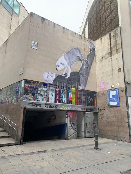 Foto 2052d2a2-0eb6-48f8-99ca-21b5f8723f8d. Parking voiture dans la rambla 88 dans Gòtic Barcelona