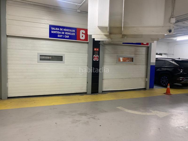 Foto 6a565006-fd72-4efa-925e-ed02680d522a. Parking voiture dans la rambla 88 dans Gòtic Barcelona