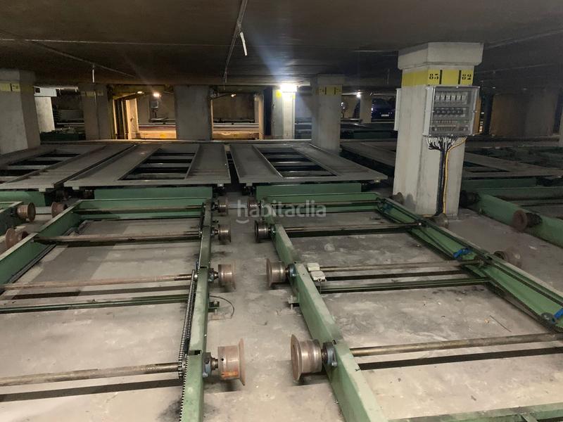 Foto 9c68a3ba-3ef4-40e8-9ec4-104810768e1c. Parking voiture dans la rambla 88 dans Gòtic Barcelona