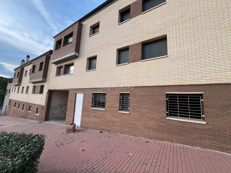 Foto 3b10f6e3-6da8-45c4-9d01-6096c1f095f3. Aparcament cotxe a Òdena