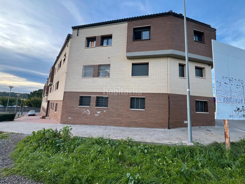 Foto a38a87e6-314f-4722-a7a0-c5cfd96ea16e. Aparcament cotxe a Òdena