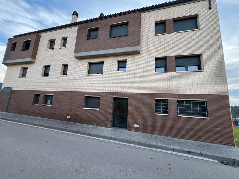 Foto f43d70d2-23fe-4a83-b413-9cb05284b7a0. Aparcament cotxe a Òdena