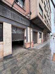Local commercial à Avinguda prat de la riba 91. Local en venta en lleida