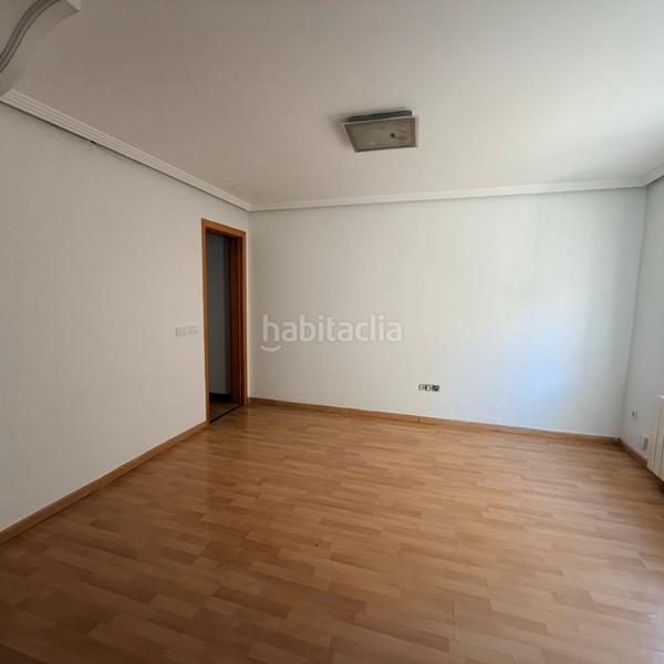 Foto a2f81fc8-6b11-4d45-9b1d-e08af37543b7. Piso en carrer renaixement 21 piso en venta en Egara Terrassa