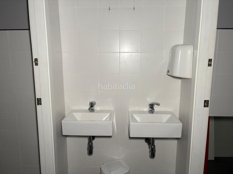 Foto 9c89f80d-4cc2-4c84-b27d-79ca32d98e62. Local comercial a Can Palet Terrassa