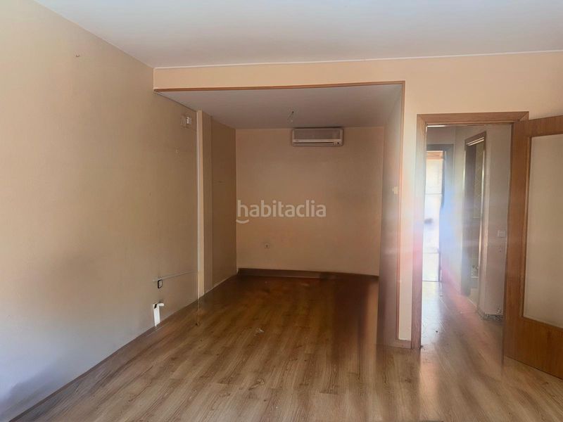 Foto ebba7596-aee6-49e0-a4a0-c3ef7f5059f8. Casa amb aparcament a Roc Blanc Terrassa