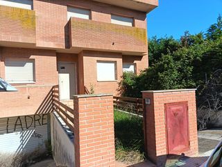 Haus  Avinguda enric granados. Venta de casa adosada en benavent de segrià