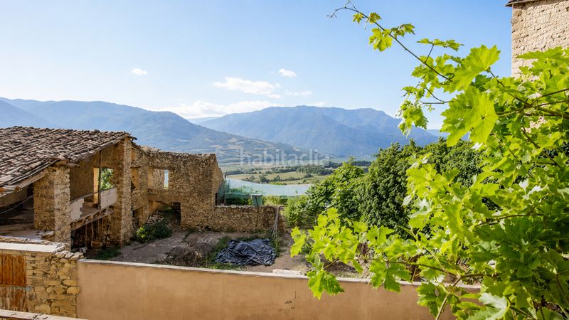 Foto bbe8a046-f1ed-46f8-8afc-225e1d675802. Casa adossada a Castell de Mur