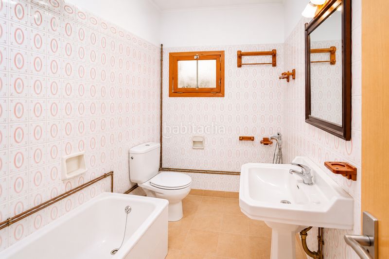 Foto dfc54f94-71fa-444e-aff0-4bd176b163d9. Casa adossada a Castell de Mur