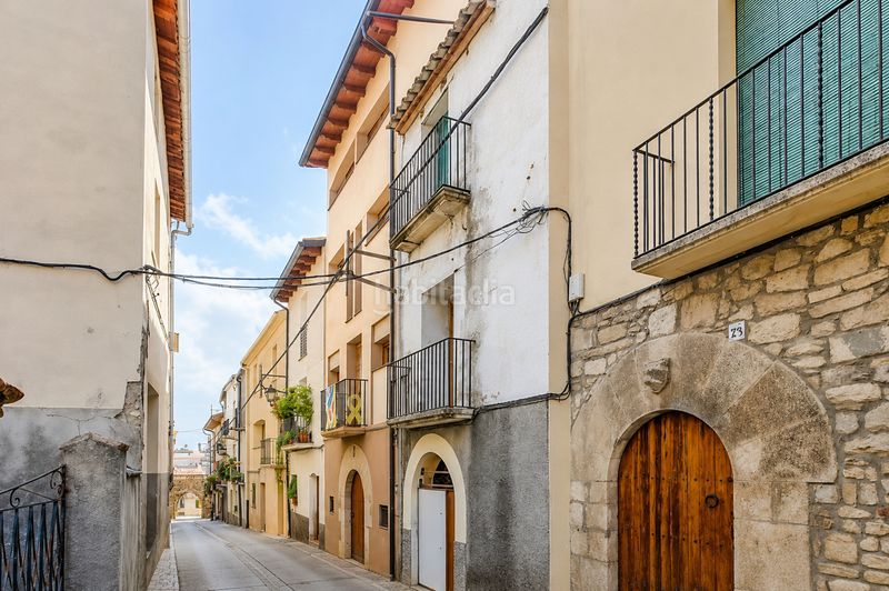 Foto e9f1d905-ba7c-4b2e-93b4-f5058635f780. Casa adossada a Castell de Mur