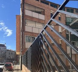 Etagenwohnung  Carrer sant agustí. Piso sin posesión en lleida – oportunidad para inversores