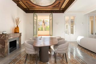 Piso  Carrer de provença. Propiedad en finca regia con balcón y terraza.