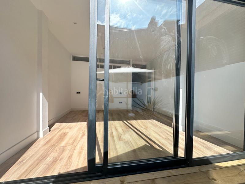 Foto 0b446e4d-c17c-45a1-8342-45f5187e2bcb. Dúplex en carrer de sant narcís 5 casa de dos plantas con terraza privada. en Barcelona